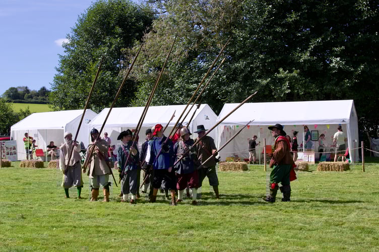 Wardour Garrison giving pikemen and billmen demonstration