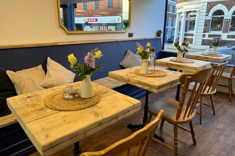 Lovely seating area in Coco’s Devon at 12 High Street, Crediton. AQ 2596