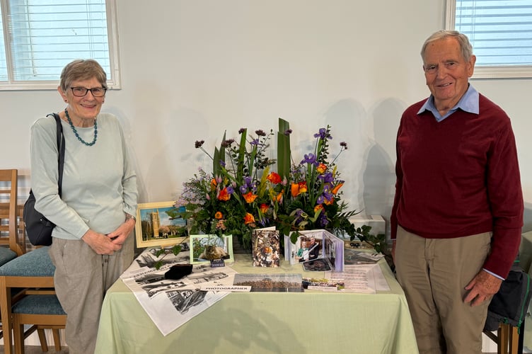 Photographer by Mary and David Nunn. AQ 4119