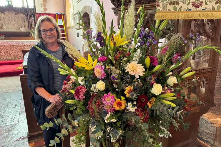 Ria Dart created a beautiful floral arrangement.  AQ 3988
