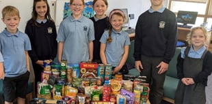 Sandford Harvest gifts go to Foodbank
