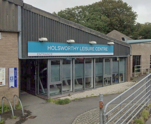 Leisure centre to be 'decarbonised'