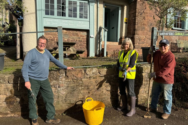 Volunteers who tidied up around Sandford Square during the Autumn Tidy Up. AQ 5547