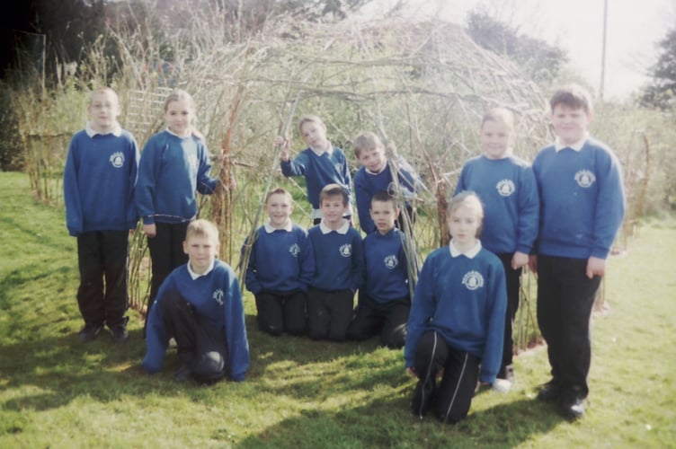 Bow School pupils with their Willow Project in April 2003. DSC01162