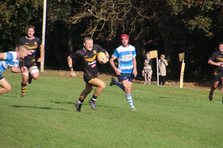 On the way to another Crediton RFC touchdown.  AQ 5610

