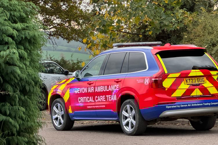 The Devon Air Ambulance Critical Care Car at Barnfield Close, Crediton.  AQ 7465
