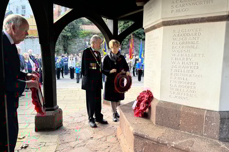 Mid Devon District Council Mayor Frank Letch and Mrs Natalia Letch lay the MDDC wreath.  AQ 7322

