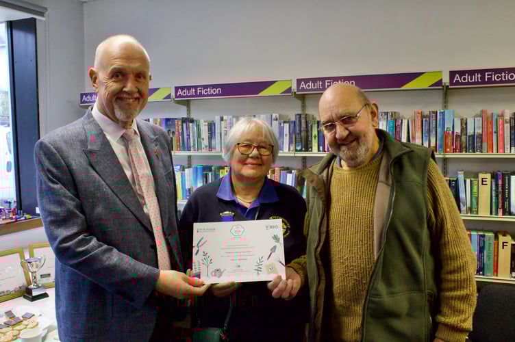 Ann Whitehouse and Bert Jewell receiving the It’s Your Neighbourhood certificate for Crediton and District Lions Club from Deputy Mayor Steve Huxtable, left.
