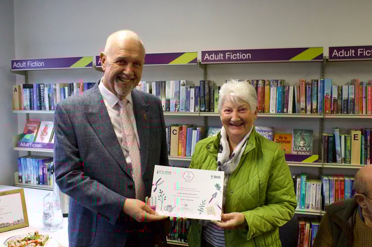 Jenni Pitts receiving the certificate on behalf of Crediton Boniface Rotary Club from Deputy Mayor Steve Huxtable.
