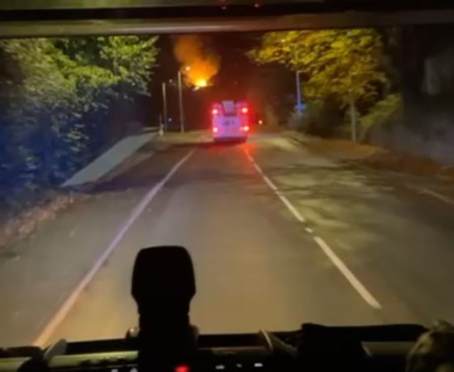 Fire crews tackle large barn fire near Halberton