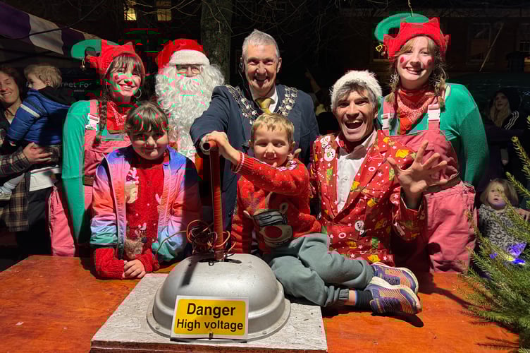Toby Stagg (5), switched on Crediton’s Christmas Lights and was assisted by his sister Chloe (9), the Mayor of Crediton Cllr Guy Cochran, Father Christmas and his two elves and Rob Pudner, MC for the event, from Entertainingly Different.  AQ 8983