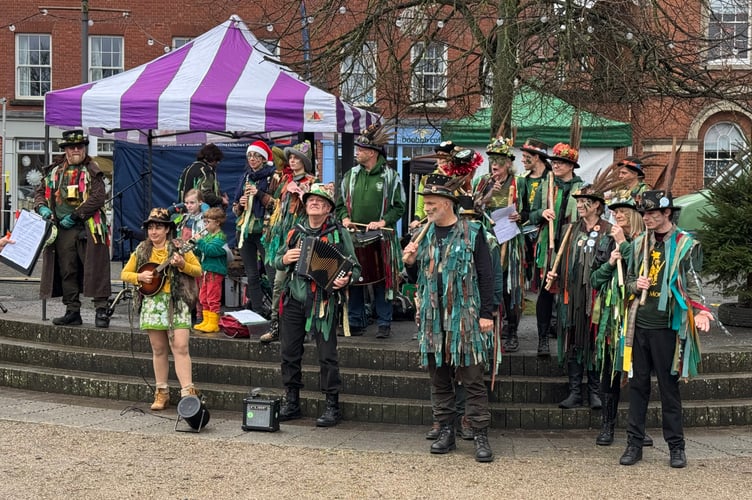 Otter Morris, ready to perform.  AQ 8777

