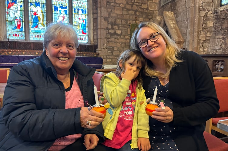 Christingles made ahead of The Children’s Society Christingle Service.  AQ 0109
