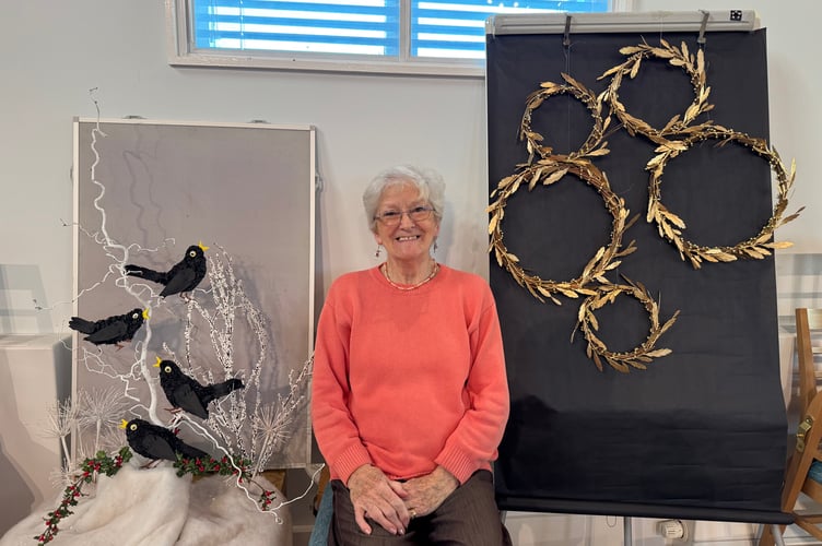 Meg Ellis with Calling Birds and Gold Rings.  AQ 9901