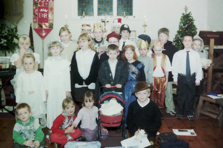 Bow Playgroup Christmas Nativity cast in December 2003. DSC00590