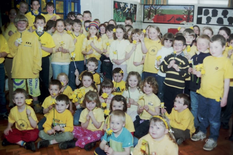 Cheriton Bishop school pupils read the poem 'Daffodils' to raise funds for Marie Curie on the centenary of the poem in March 2004. DSC01351