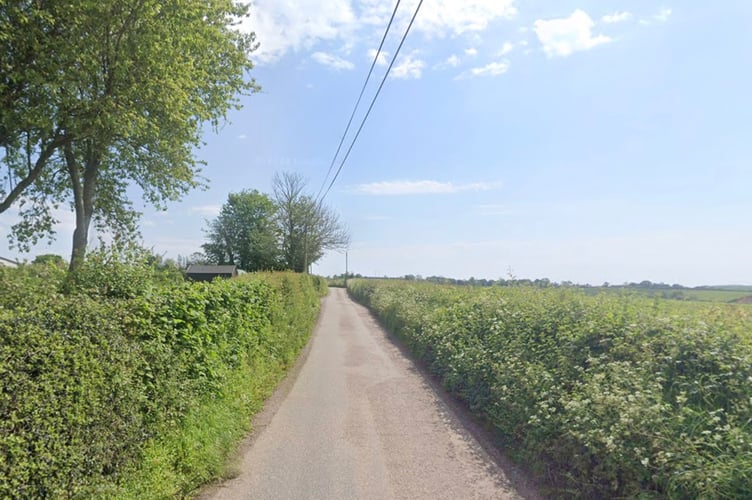 Overhead cables at Bewsley Hill, Copplestone