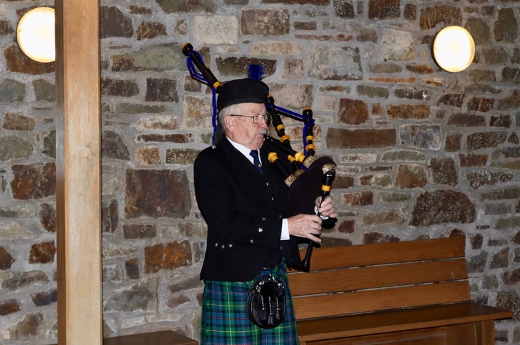 Piper Ray Couch outside the Waie Inn