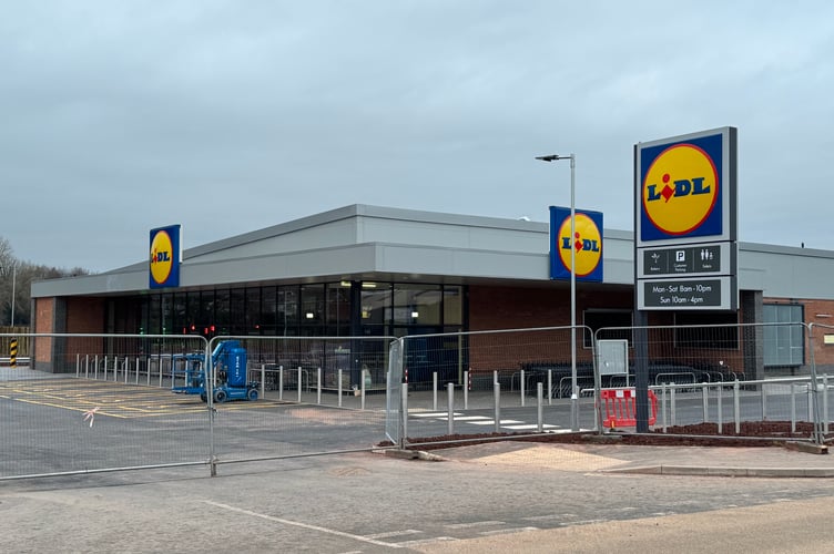The Crediton Lidl store opening has been delayed.  AQ 3405
