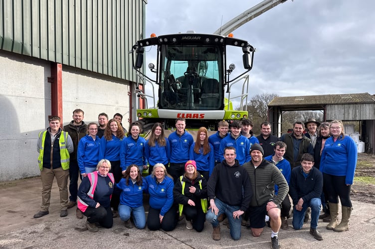 Newton St Cyres YFC members with Angie Prouse, Jack Yeandle, Dan Chanin, Richard and Vanda Browne and other helpers before the start. AQ 3284