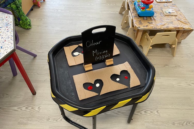 A colour-mixing station