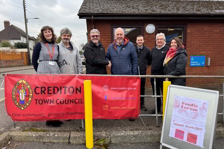 Deputy Mayor Steve Huxtable, centre right, shakes hands with Steve Nicholls to mark the Town Council taking over running Crediton Food Festival.  AQ 3914
