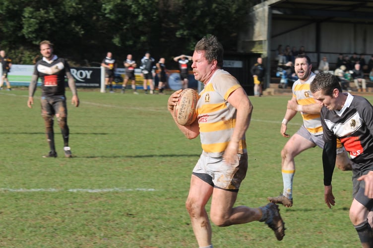 Eddie Yeandle on his way to win a try for Crediton Veterans.  AQ 0577

