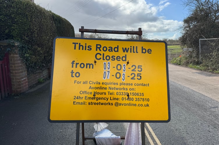 One of the amended advance road closure signs at Fordton.  AQ 4766
