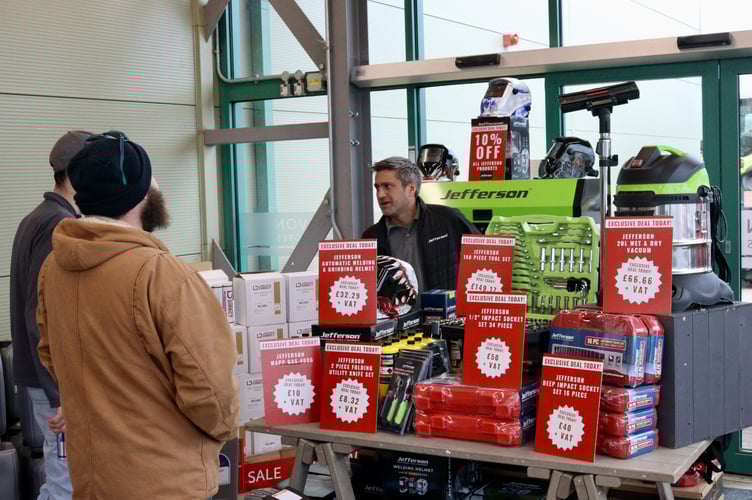 Adam Khan of Jeffersons Tools speaking with customers