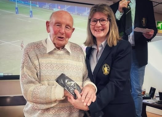 A win for the Quins, loss for the Colts and gift for Les
