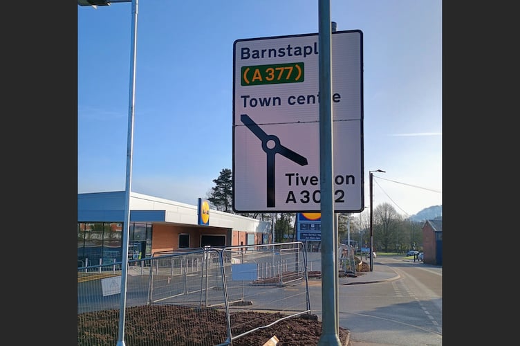 The road sign placed near Crediton Lidl in Commercial Road which is the wrong way round.
