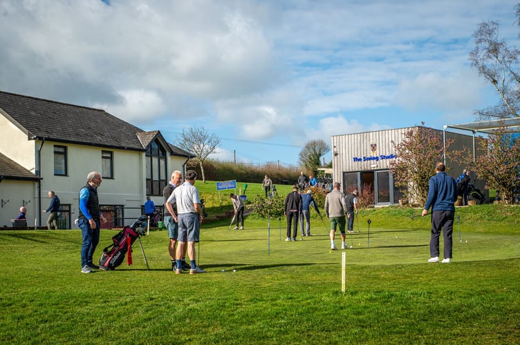 Putting practice.