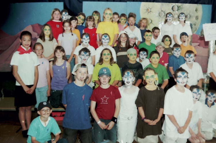 Landscore School Dance Club members gave a performance at the school festival in July 2004. DSC01221