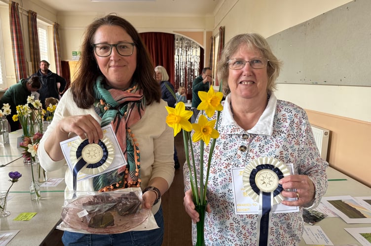 Joanne Langham and Sue Down with the Best in Show exhibits.  AQ 6985
