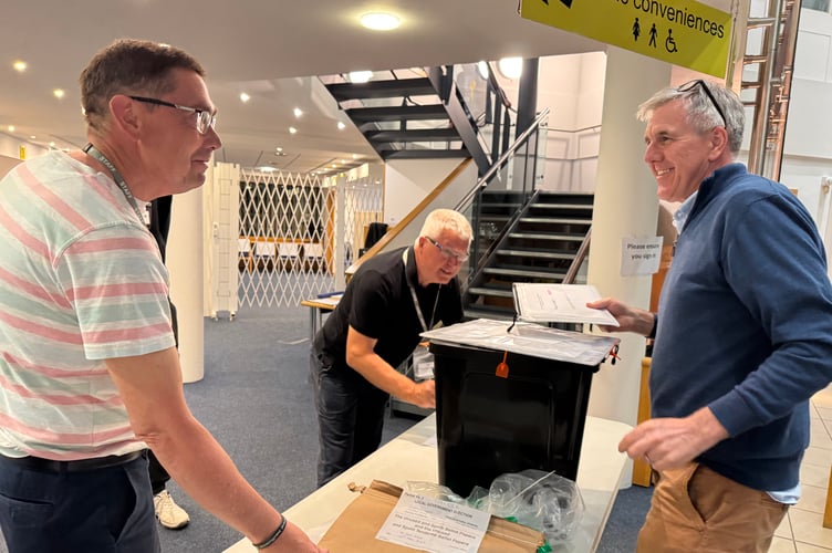 The first ballot box arriving at Phoenix House, Tiverton, arrived from Bolham at 10.09pm, nine minutes after the poll closed.  AQ 9885