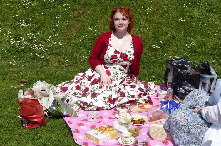 Many people sported vintage clothing and hairstyles