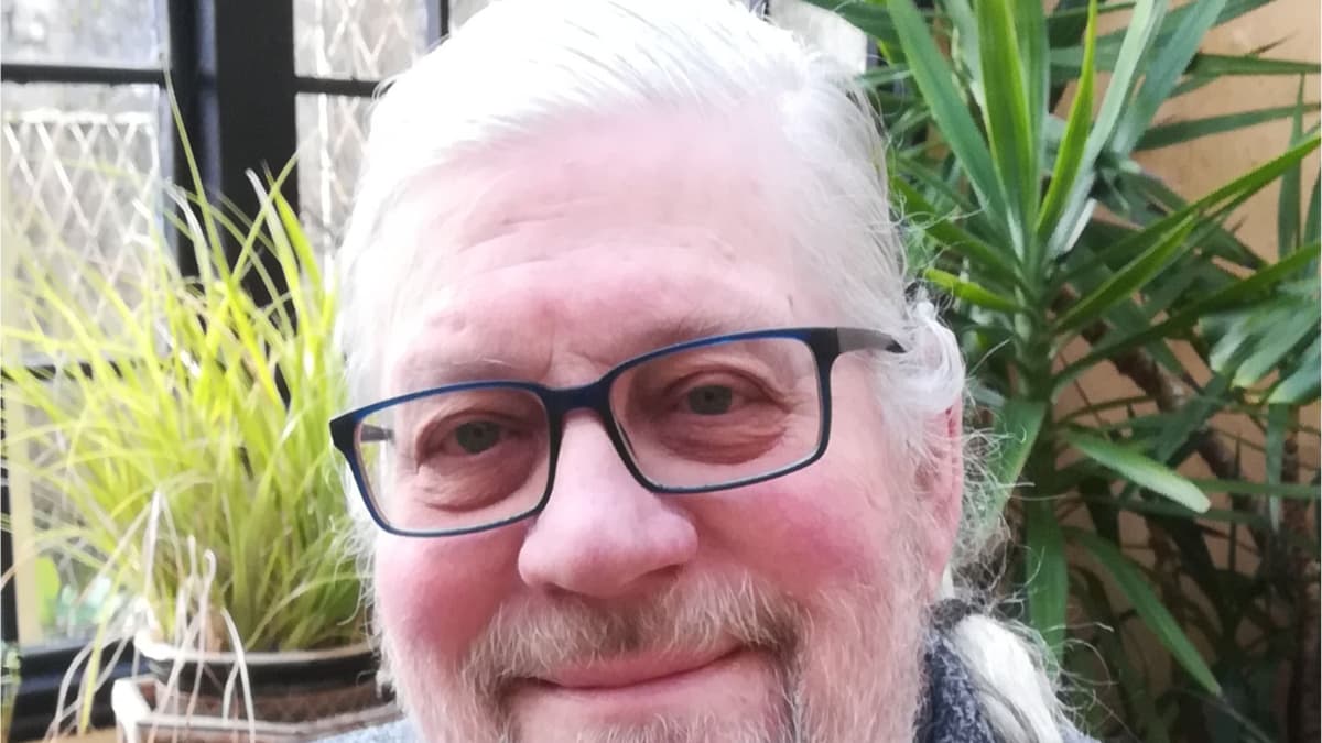 Reform leader must apologise after library 'sexual aids' stall row