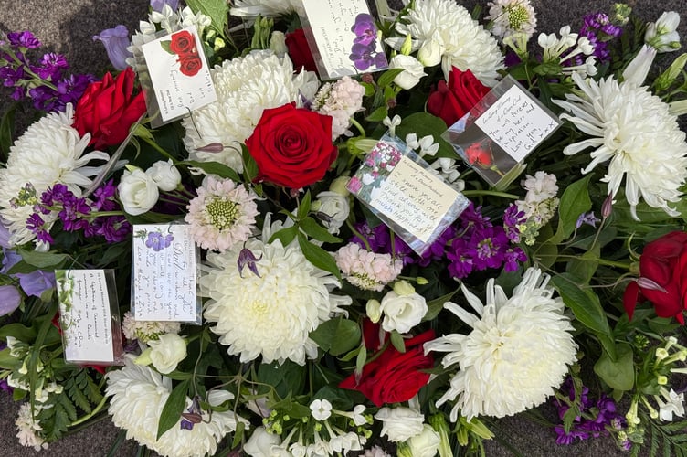 A floral tribute to Frank Letch. AQ 2010