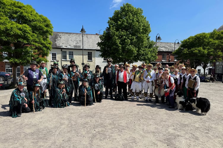 All of the bands of Morris Dancers which came to Crediton as part of Winkleigh Morris 35th anniversary tour.  AQ 2097
