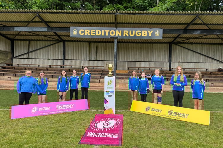 Landscore Primary School girls with the Women’s Rugby World Cup trophy.  AQ 2326
