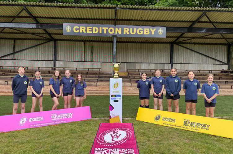 Broadclyst Primary School girls with the Women’s Rugby World Cup trophy. AQ 2355