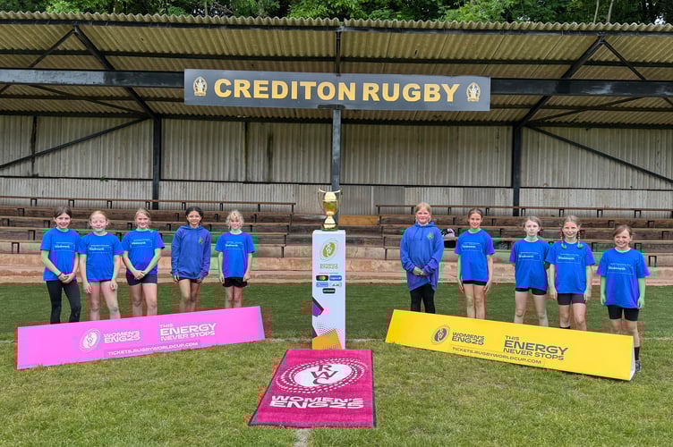 Cheriton Fitzpaine Primary School girls with the Women’s Rugby World Cup trophy. AQ 2349