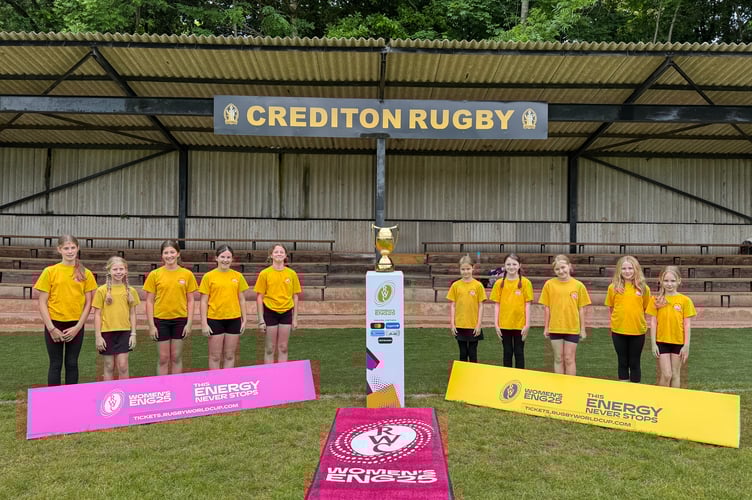 Clyst Heath Primary School girls with the Women’s Rugby World Cup trophy. AQ 2371