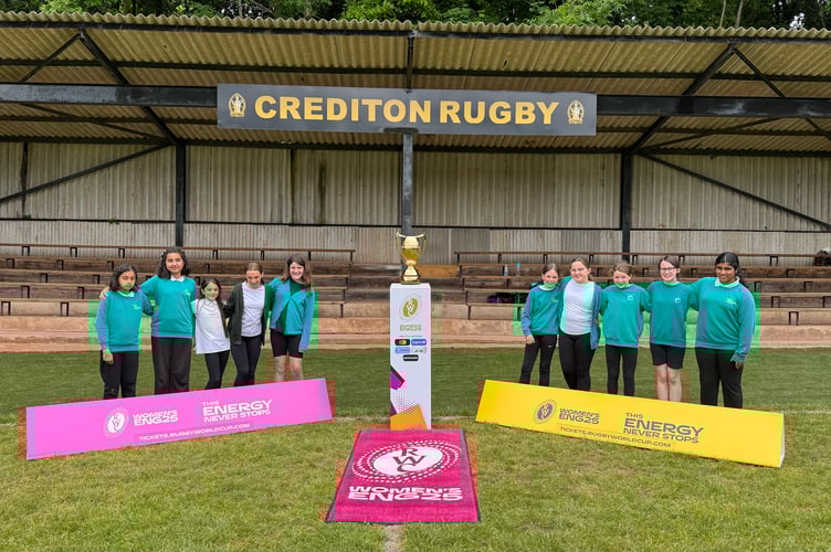 Willowbrook Primary School pupils with the Women’s Rugby World Cup trophy. AQ 2366