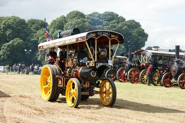 1927 Fowler Showmans steamer (Crash Box and Classic Car Club)