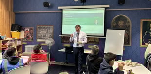 Tedburn pupils meet MP on London trip