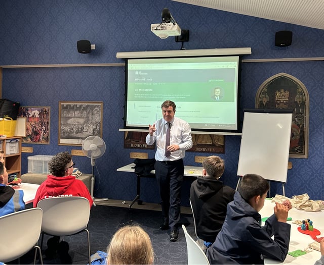 Tedburn pupils meet MP on London trip