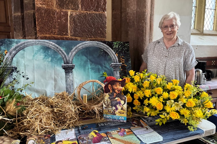 Sonia McPhie created a beautiful display with flowers about the story of ‘Rumplestiltskin’.  AQ 4539
