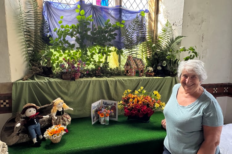 Jo Eames created a floral display which featured ‘Hansel and Gretel’.  AQ 4501