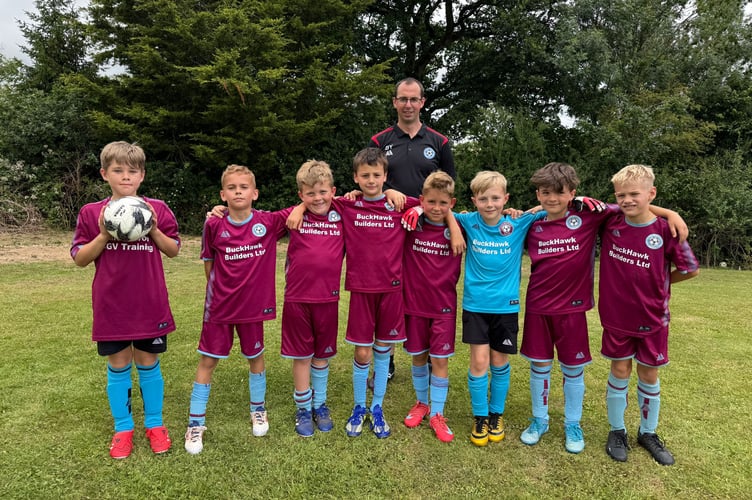 Copplestone U9’s, the Falcons and their coach Ben Wendell.  AQ 5203
